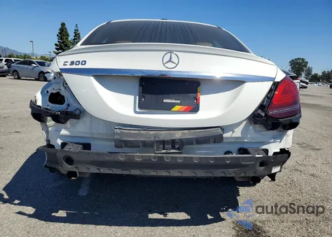 2020 Mercedes-Benz C 300 z USA, uszkodzony, nr VIN W1KWF8DB5LR573565